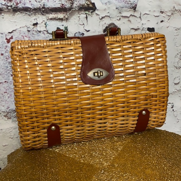 Vintage Handbags - Vintage basket purse clutch